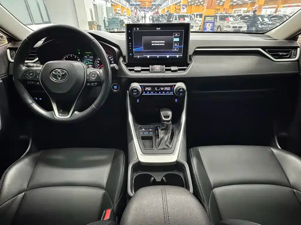 Toyota Wildlander — фото 10
