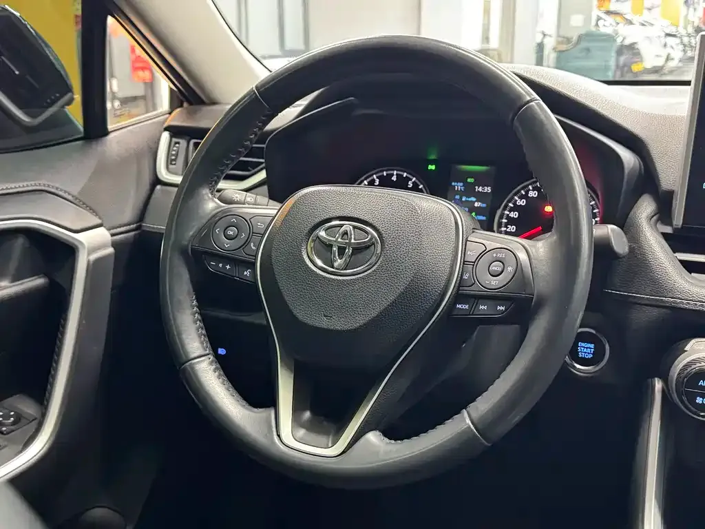 Toyota Wildlander — фото 8