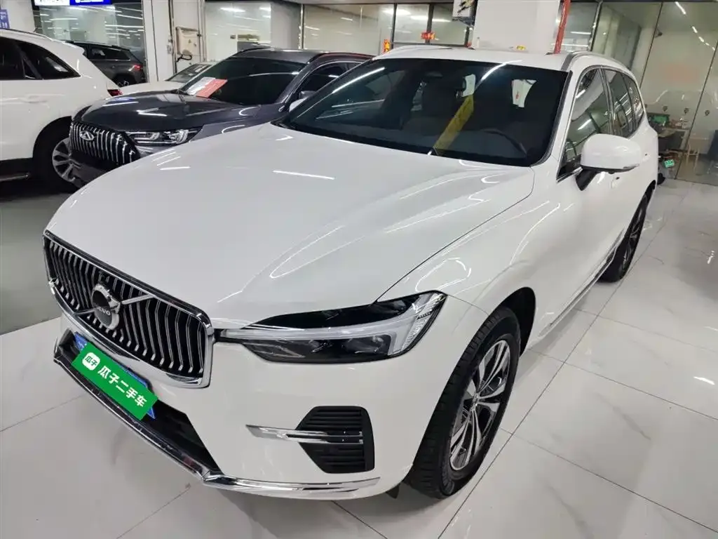 Volvo XC60 — фото 1