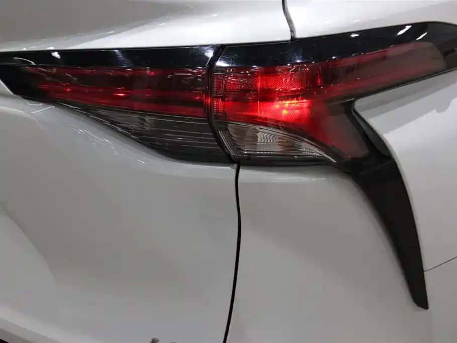 Toyota Sienna — фото 2