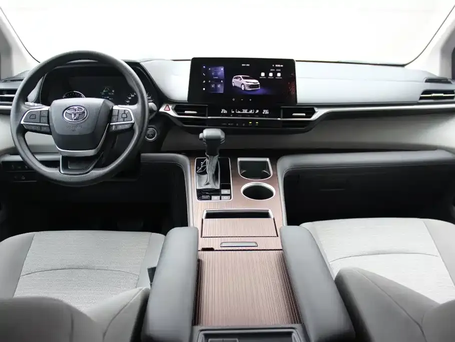 Toyota Sienna — фото 4