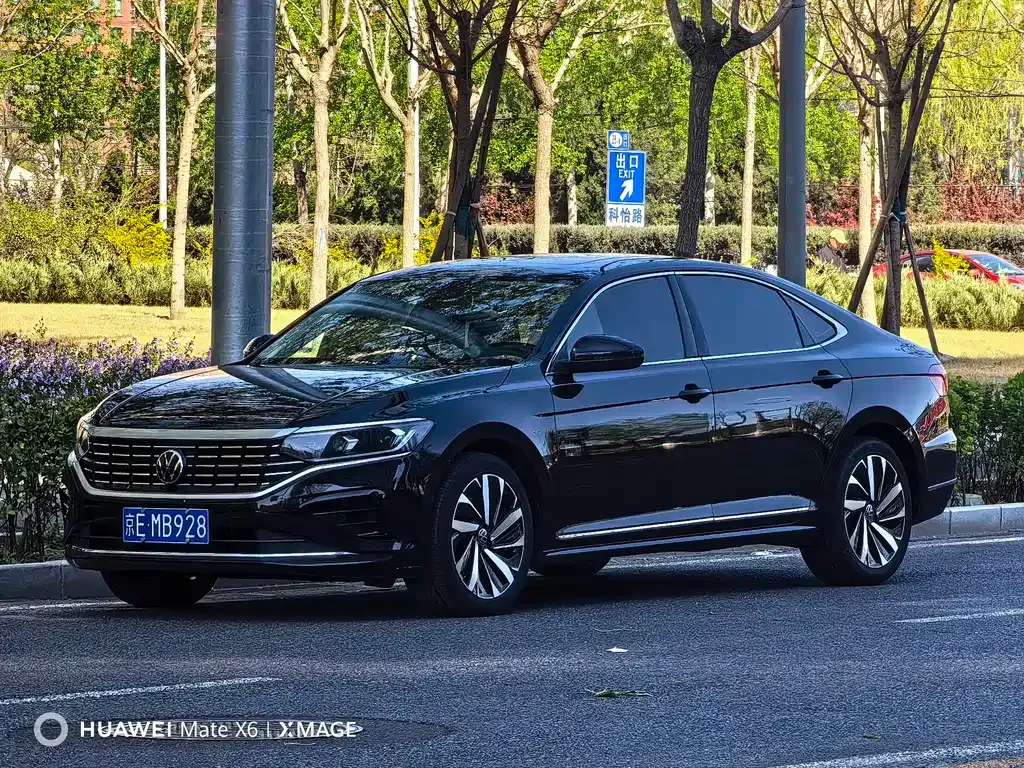Volkswagen Passat — фото 1