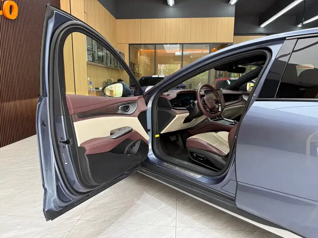 BYD Seal — фото 8