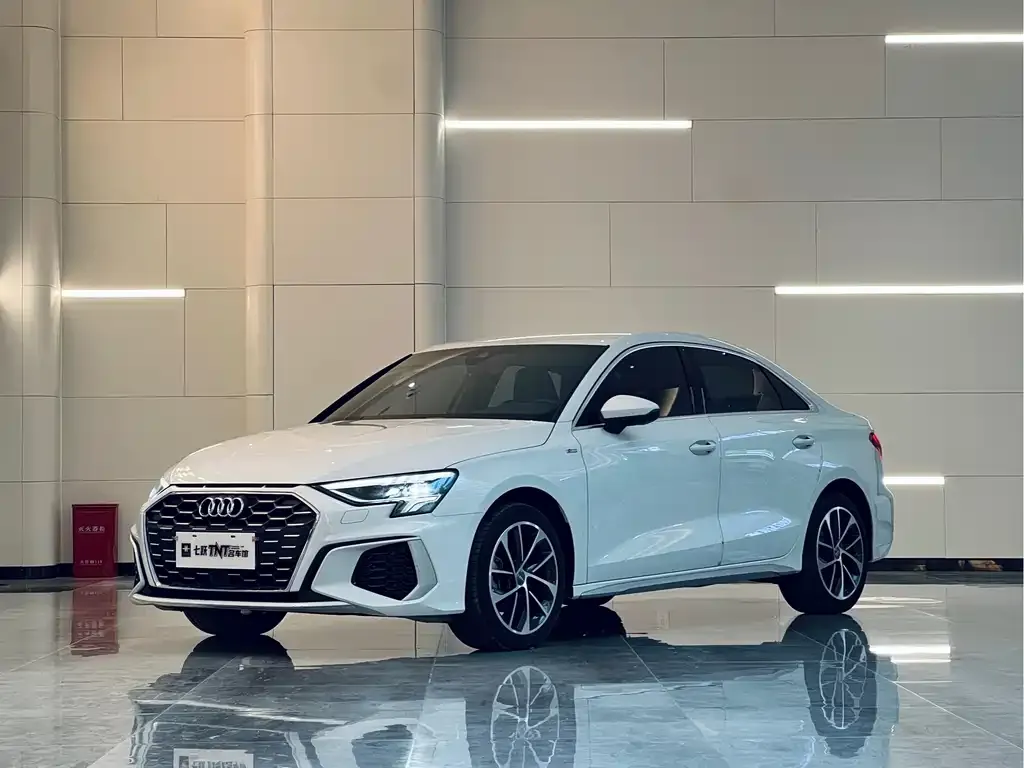 Audi A3 — фото 1