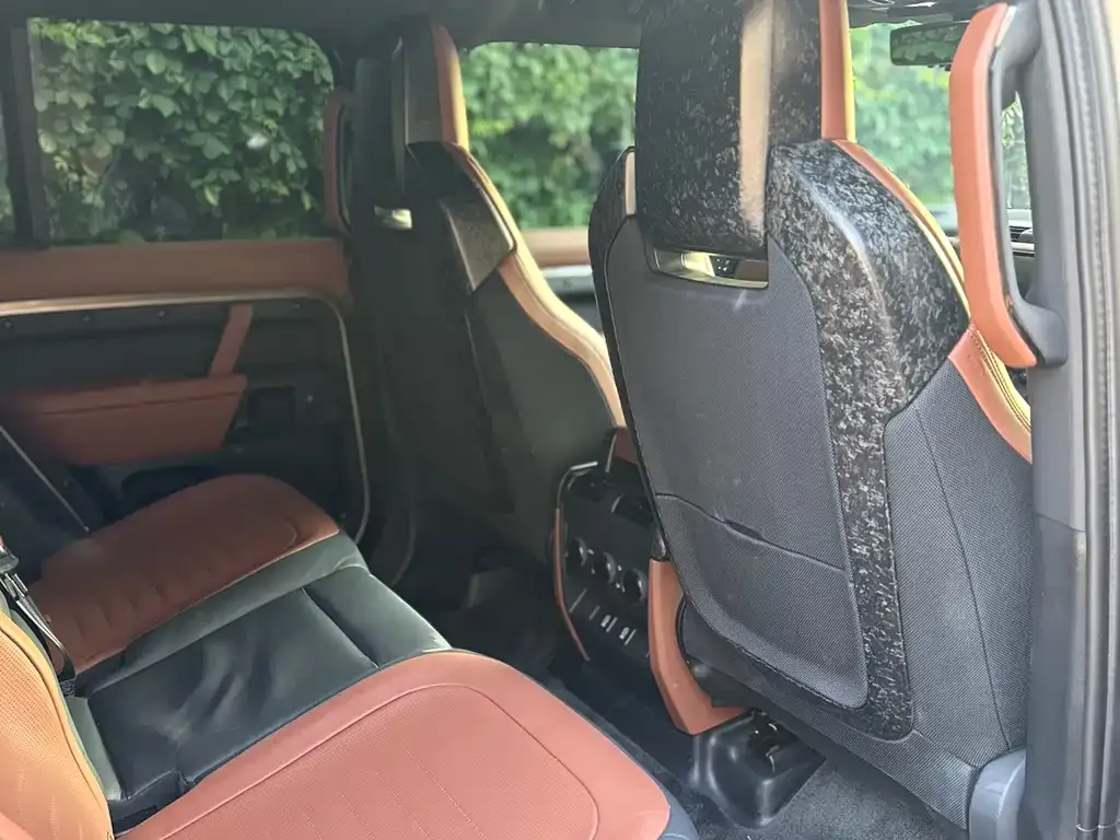 Land Rover Defender — фото 6