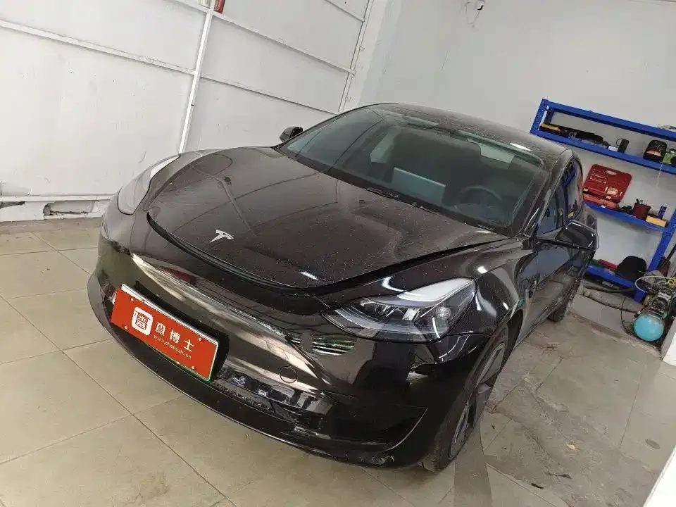 Tesla Model 3 — фото 1