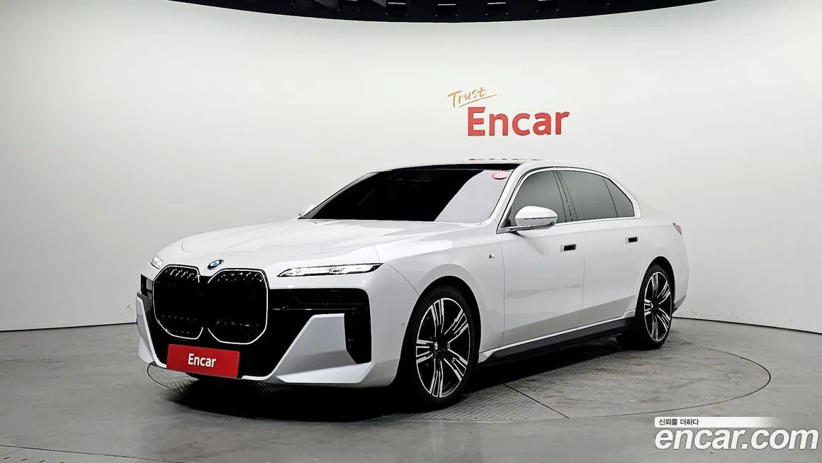 BMW i7