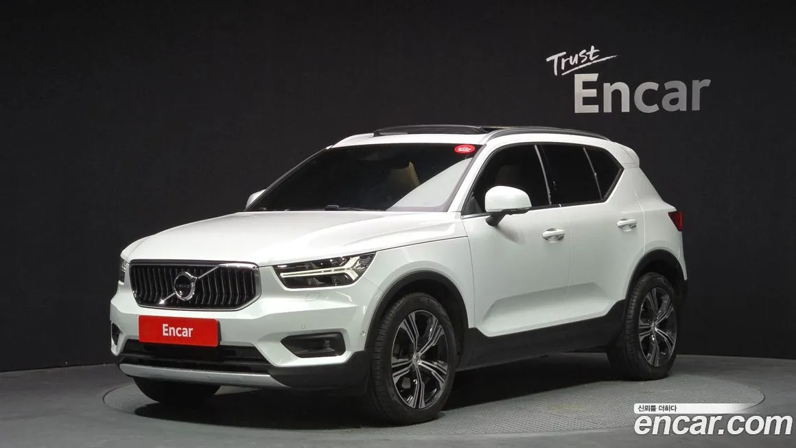 Volvo XC40 — фото 1
