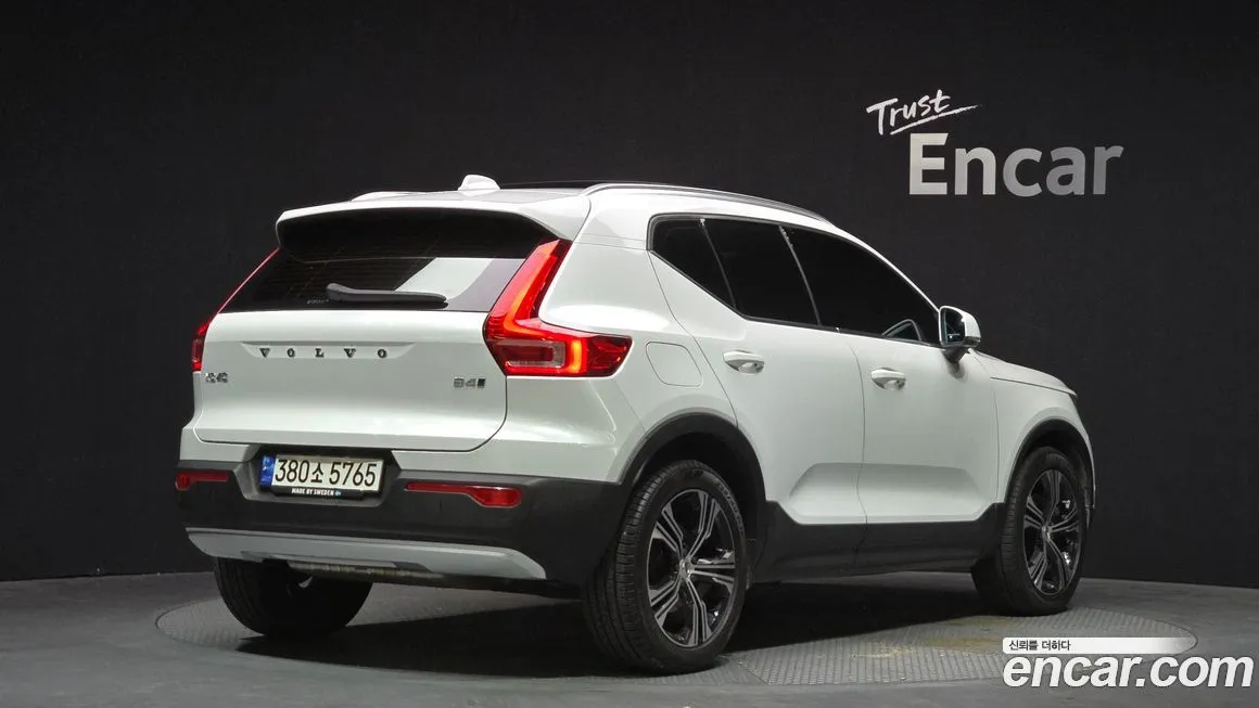 Volvo XC40 — фото 6
