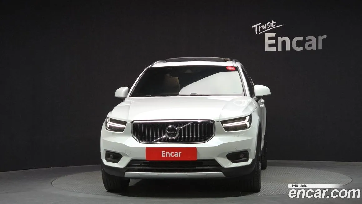 Volvo XC40 — фото 2