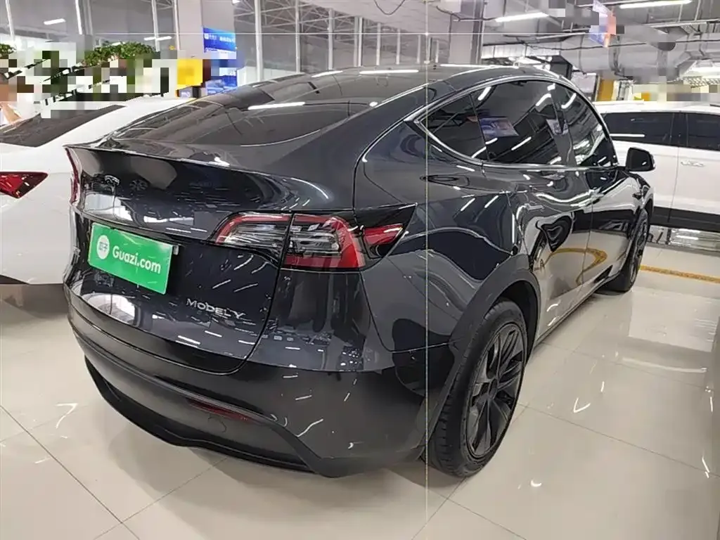 Tesla Model Y — фото 10