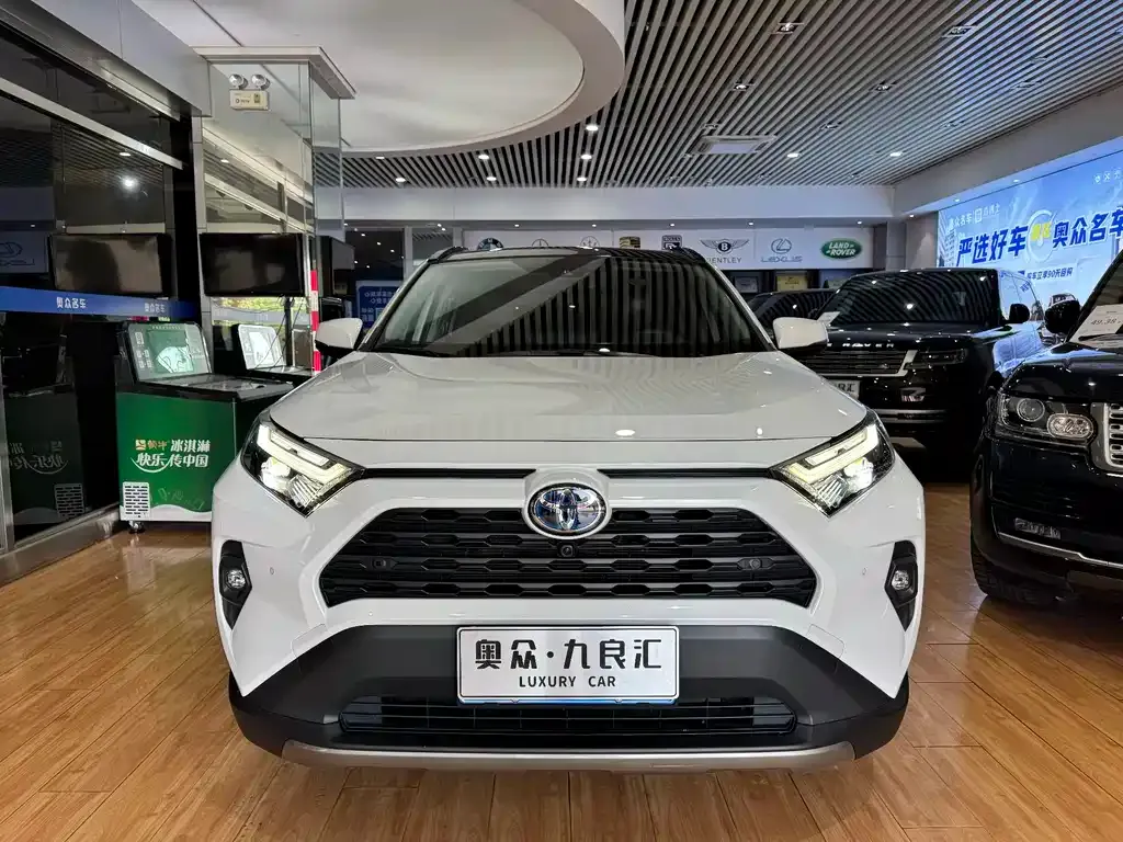 Toyota RAV4 — фото 3