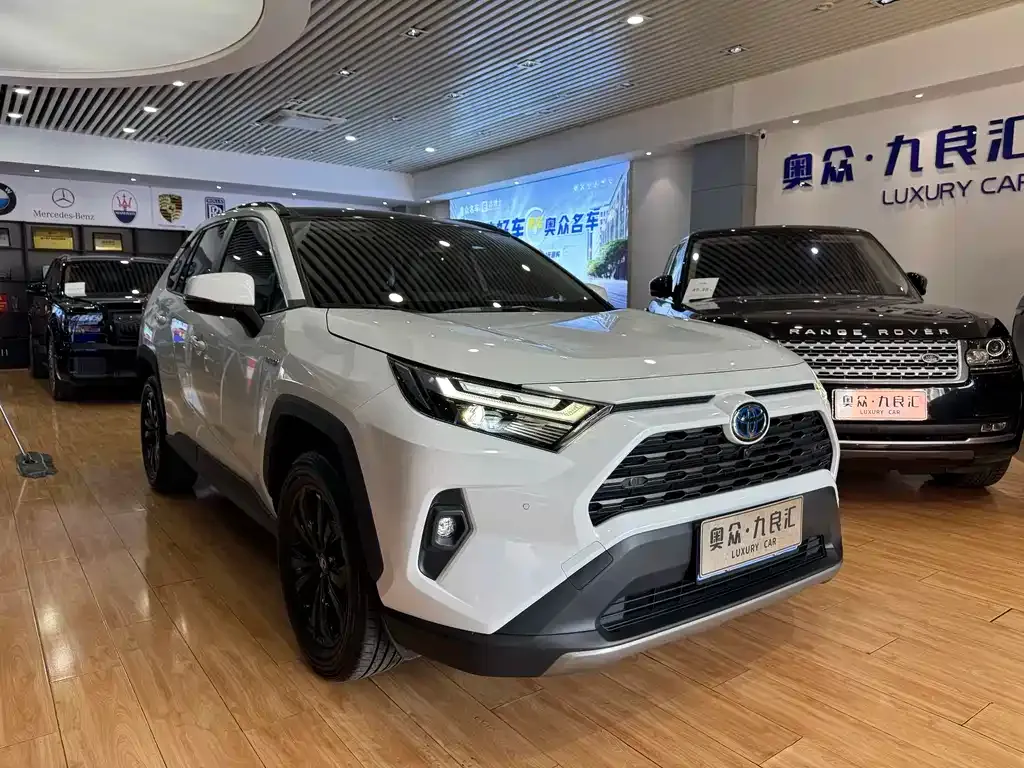 Toyota RAV4 — фото 10