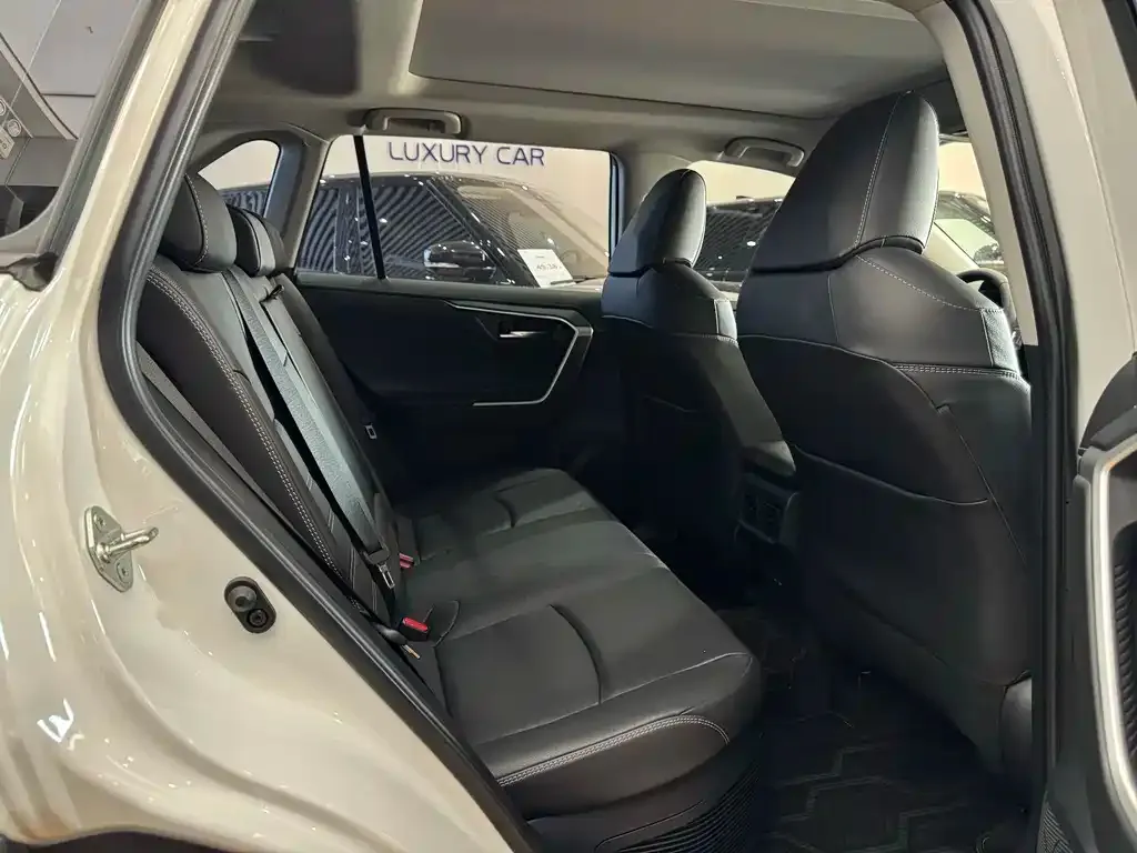 Toyota RAV4 — фото 2