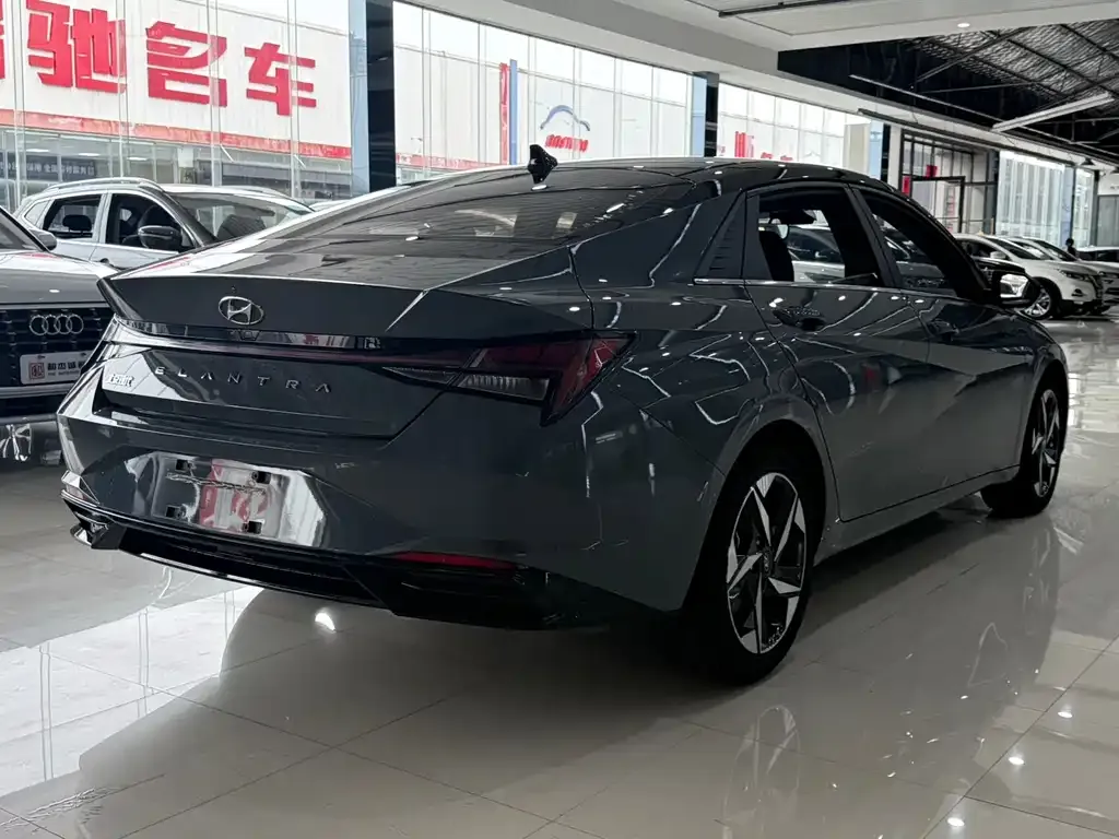 Hyundai Elantra — фото 4