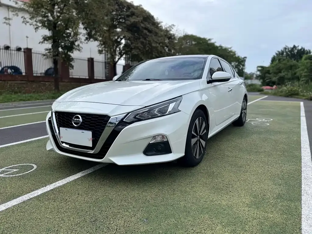 Nissan Teana — фото 1