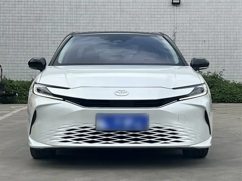 Toyota Camry — фото 10