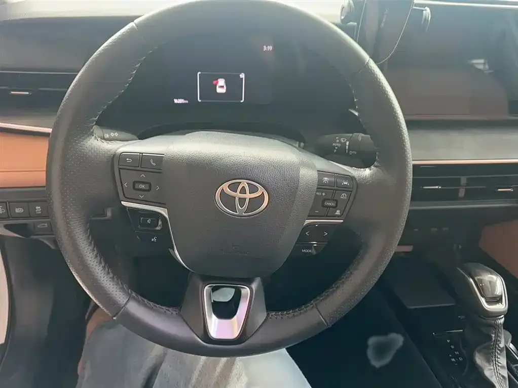 Toyota Camry — фото 9