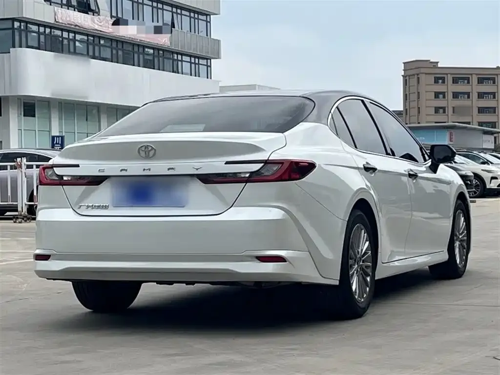 Toyota Camry — фото 8
