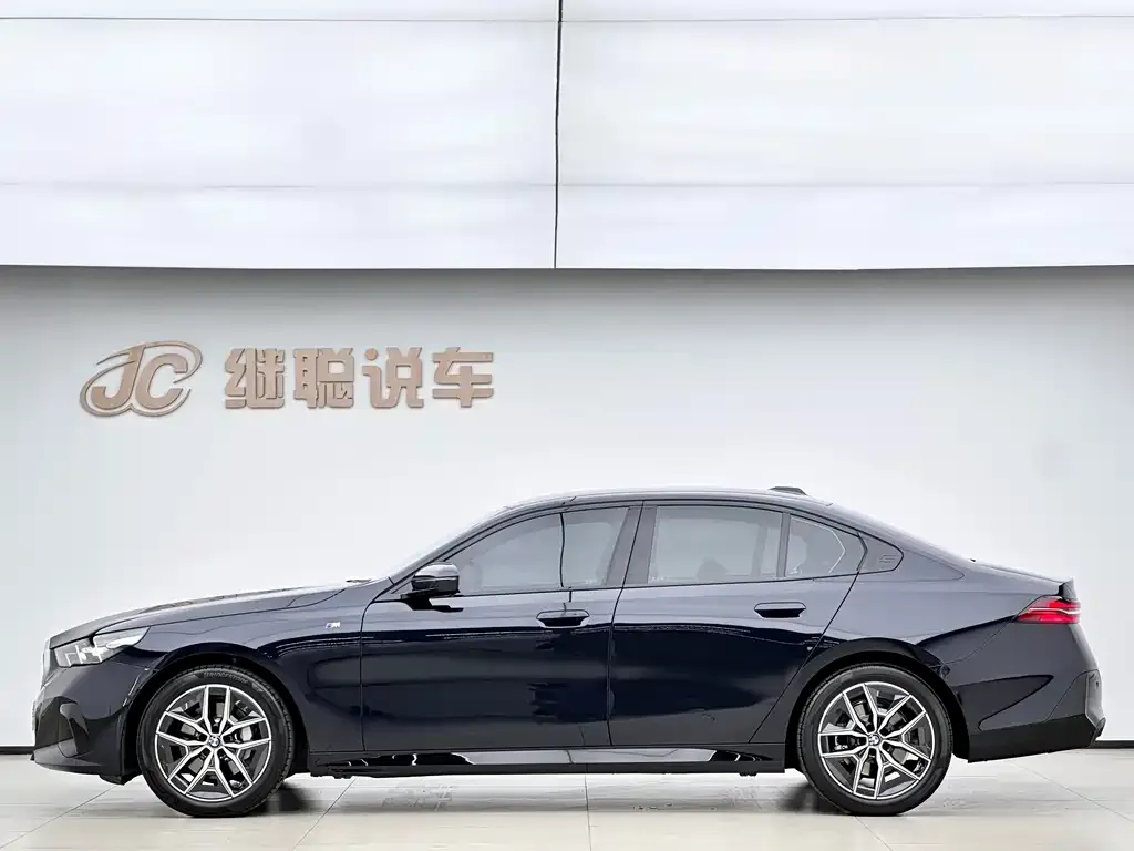 BMW 5 Series (Import) 2025 из CN, фото 8