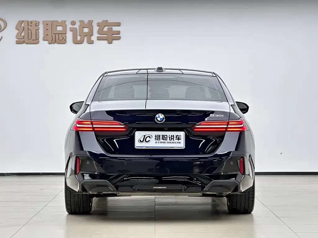 BMW 5 Series (Import) 2025 из CN, фото 3