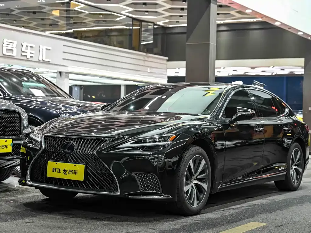 Lexus LS — фото 1