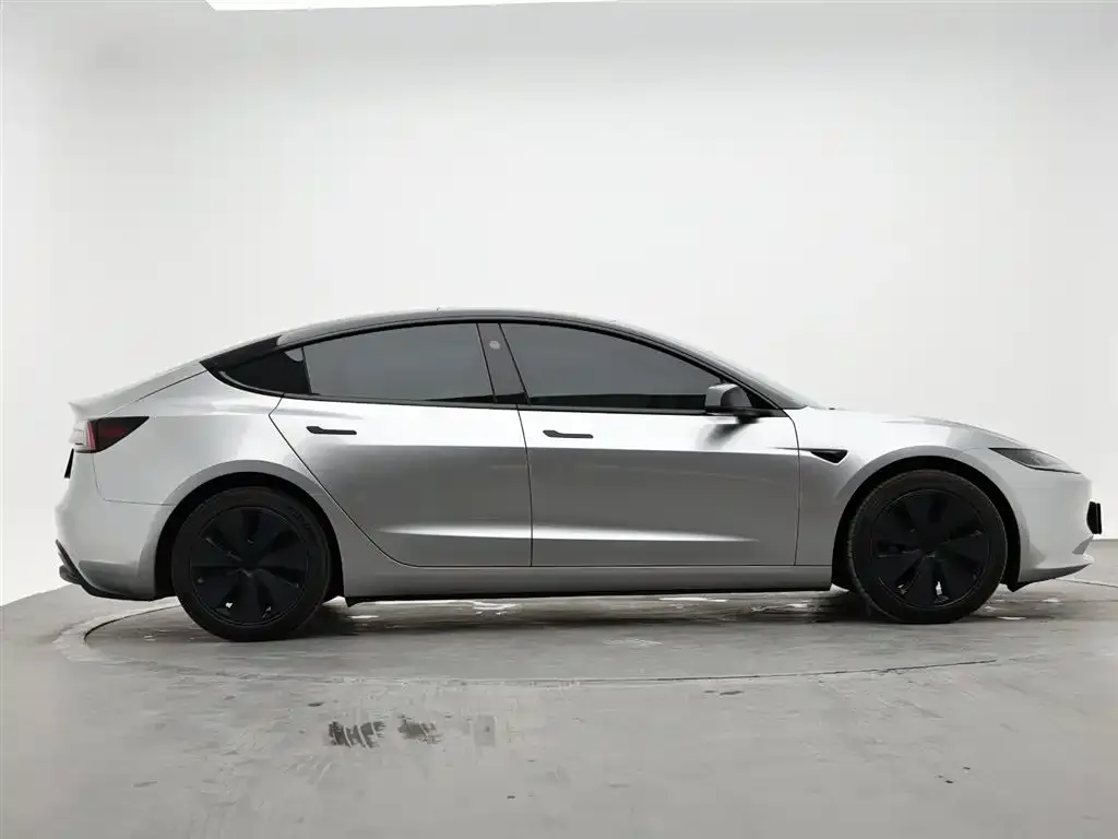 Tesla Model 3 — фото 7