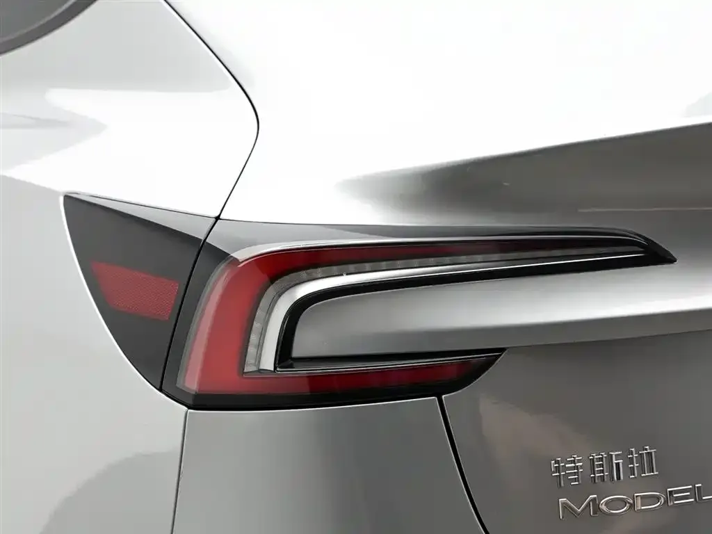 Tesla Model 3 — фото 3