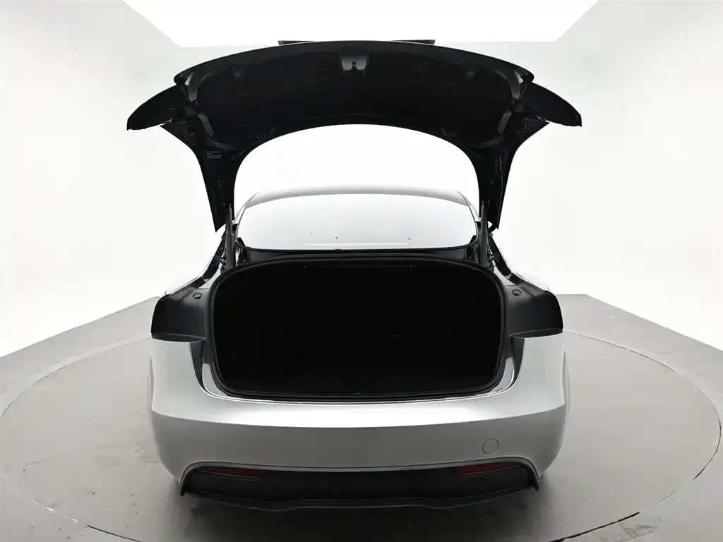 Tesla Model 3 — фото 8