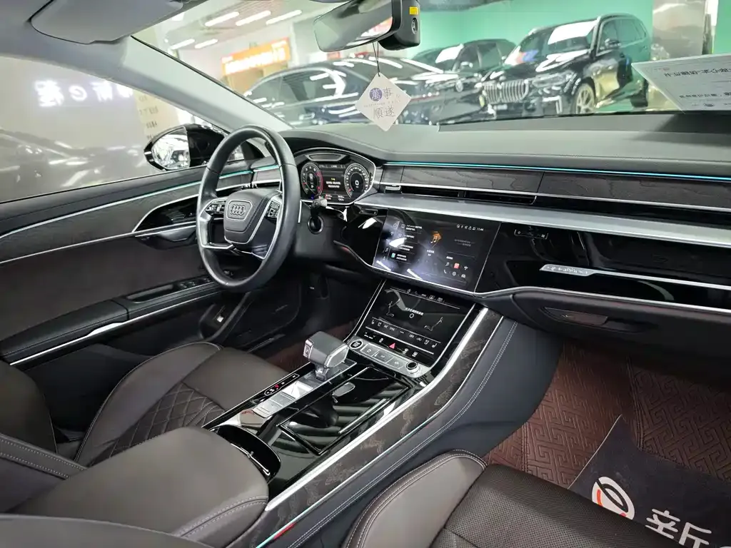Audi A8 — фото 10