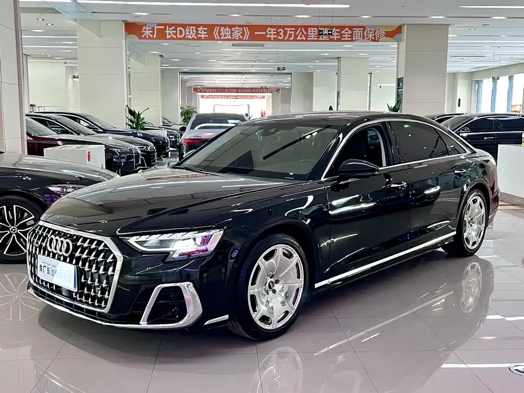 Audi A8 — фото 1