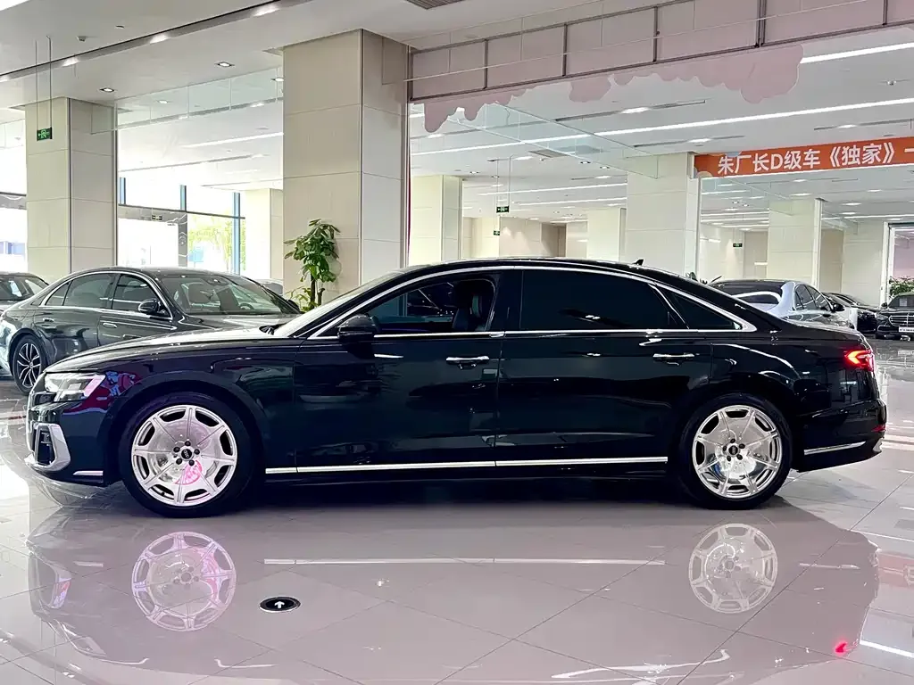 Audi A8 — фото 10