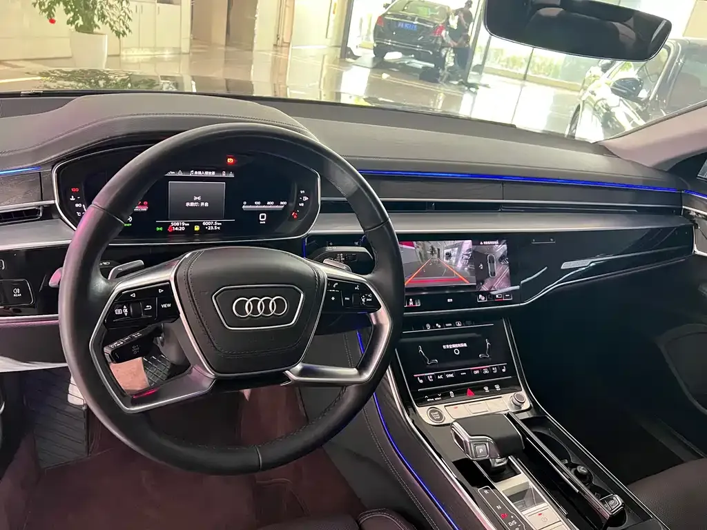Audi A8 — фото 6