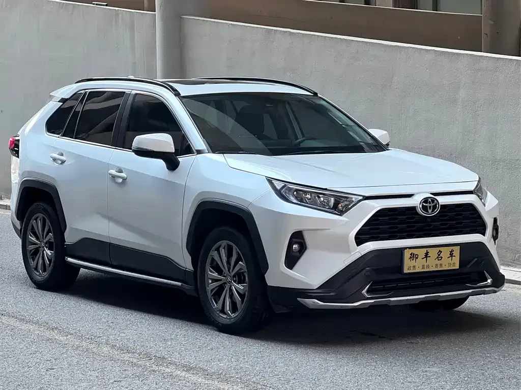 Toyota RAV4 — фото 5