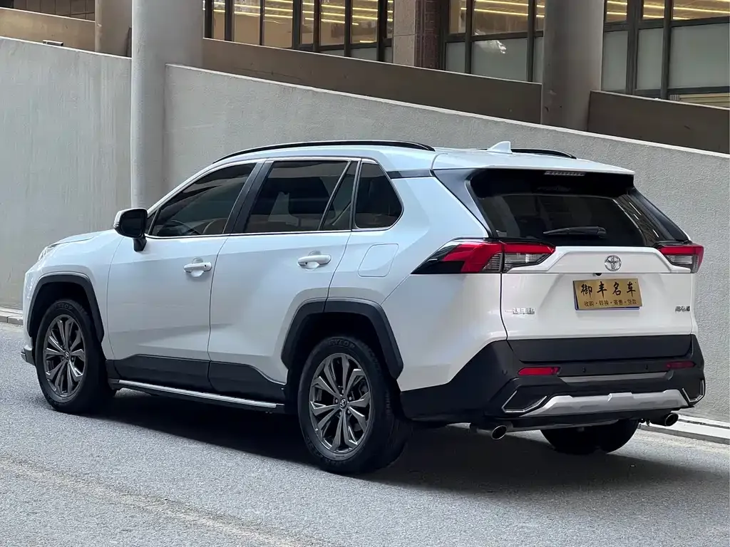 Toyota RAV4 — фото 6