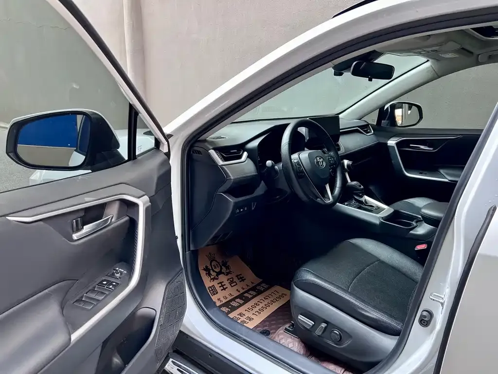Toyota RAV4 — фото 3