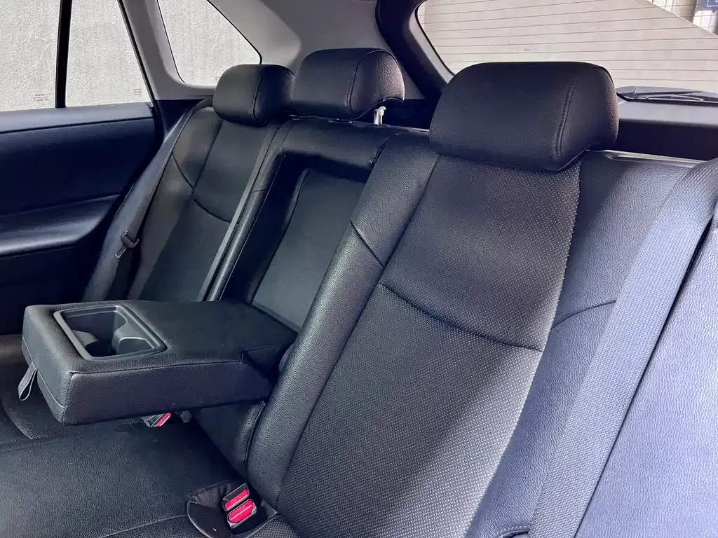 Toyota RAV4 — фото 10