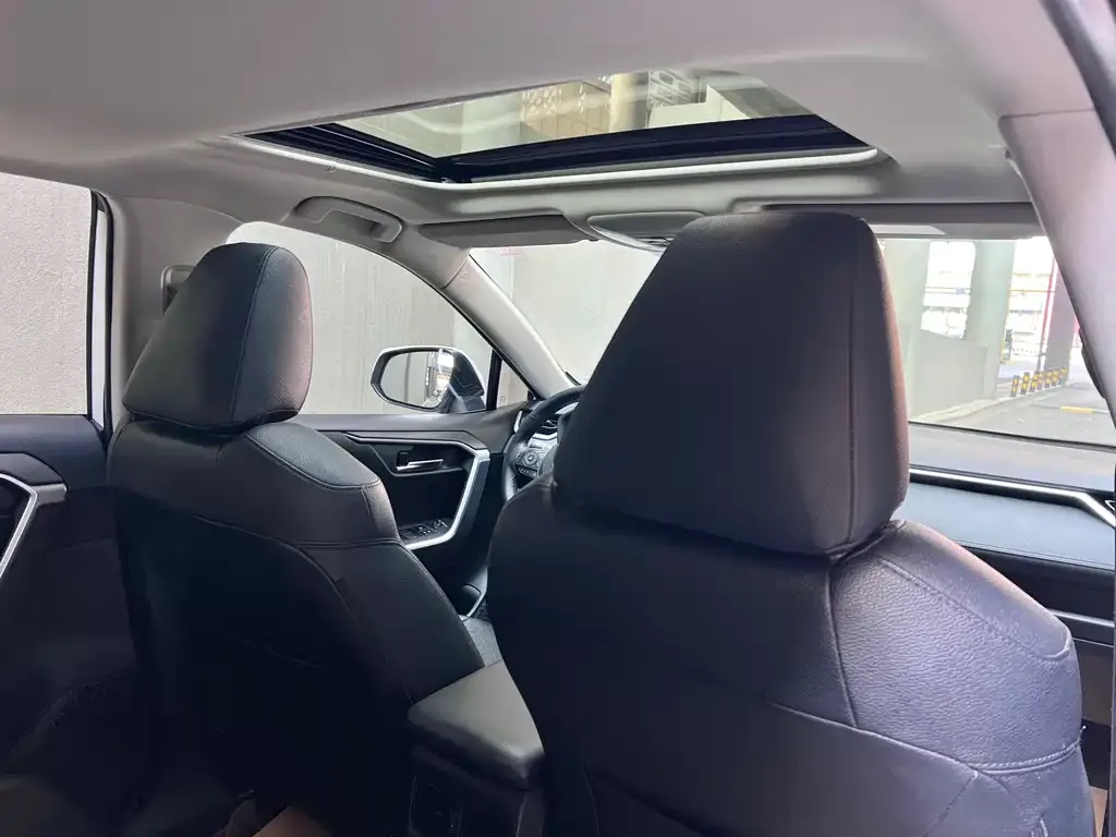 Toyota RAV4 — фото 2