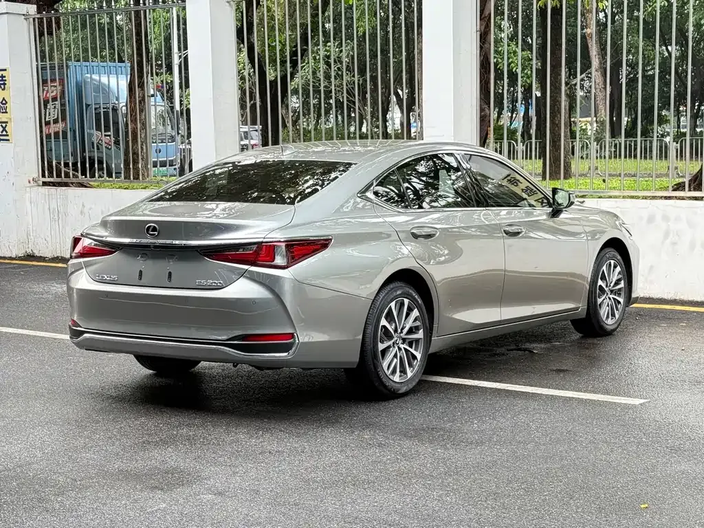 Lexus ES — фото 7