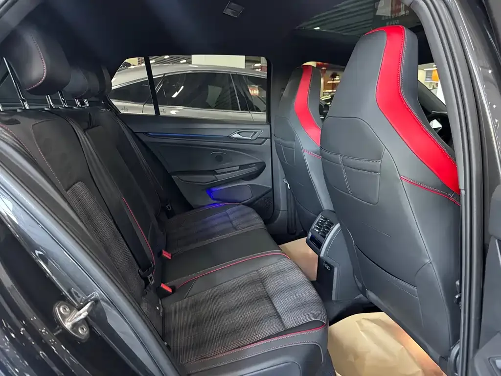 Volkswagen Golf GTI — фото 3