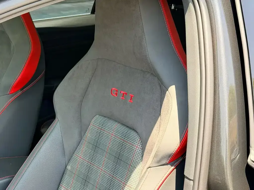 Volkswagen Golf GTI — фото 6