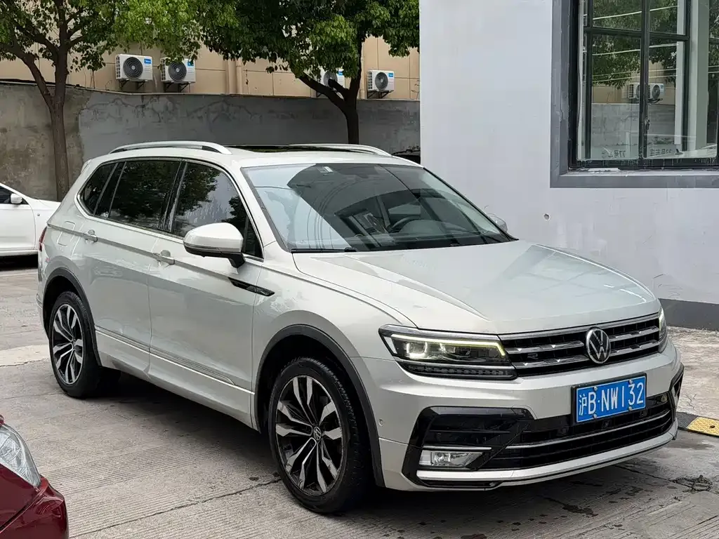 Volkswagen Tiguan L — фото 10