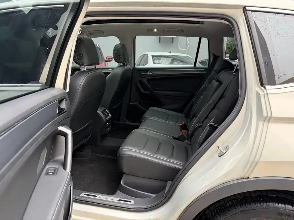 Volkswagen Tiguan L — фото 4
