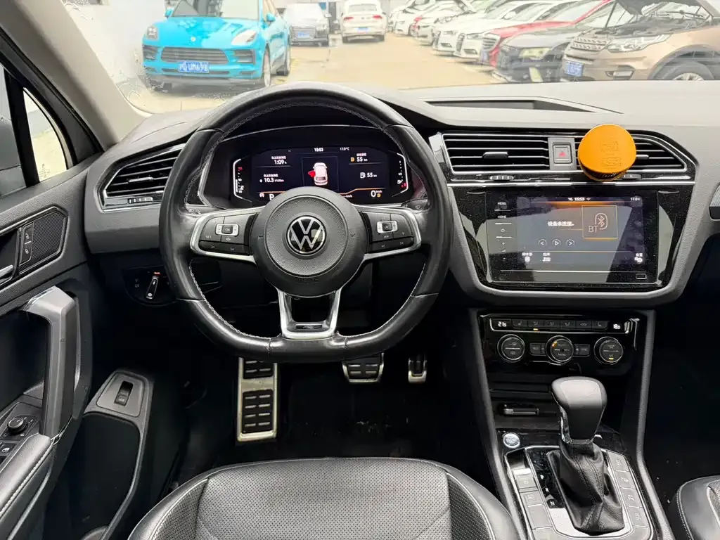 Volkswagen Tiguan L — фото 2
