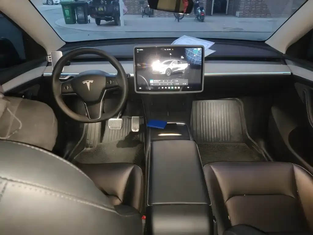 Tesla Model Y — фото 3
