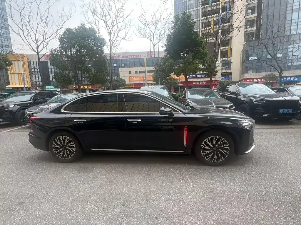 Hongqi H5 — фото 9