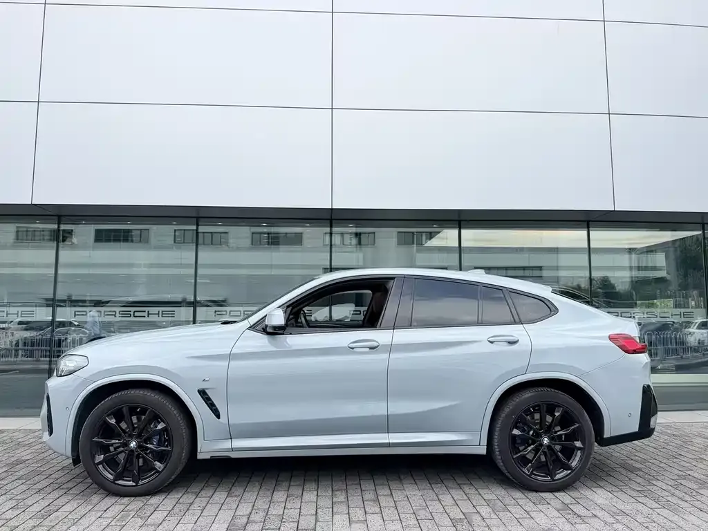 BMW X4 2023 из CN, фото 2