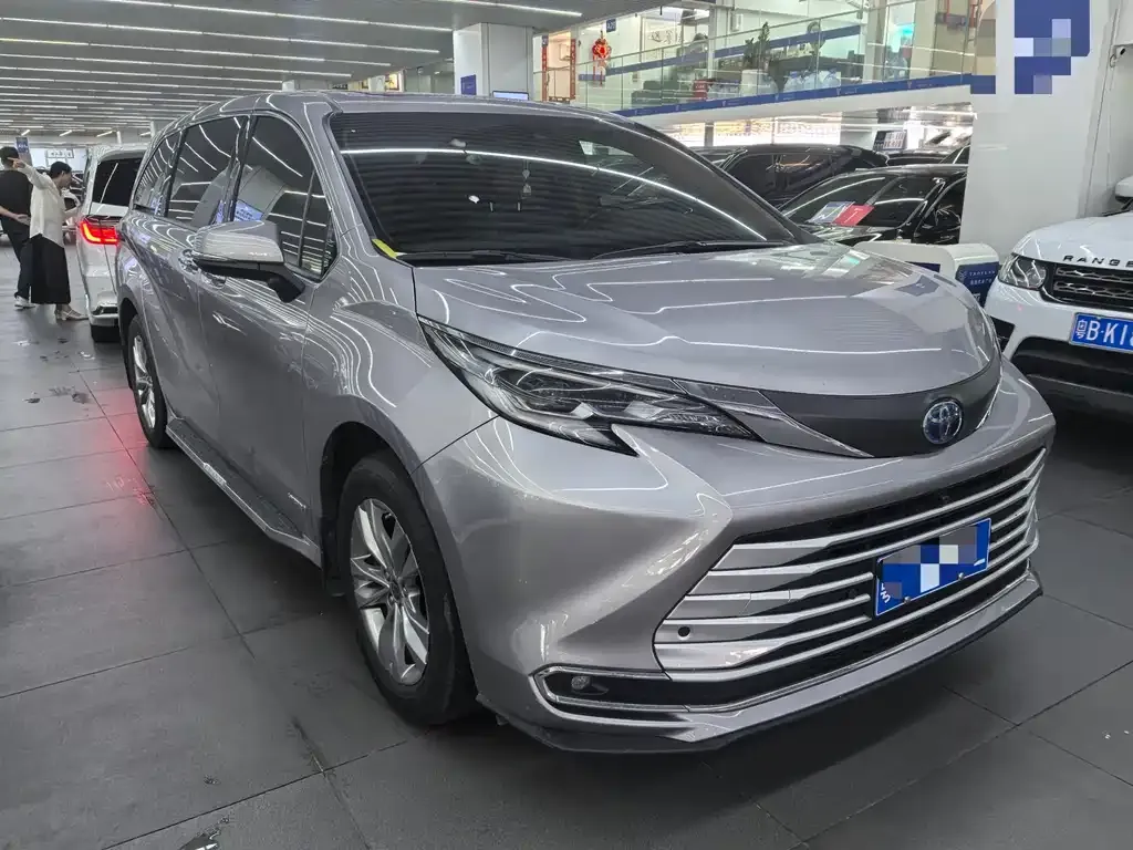 Toyota Sienna — фото 9