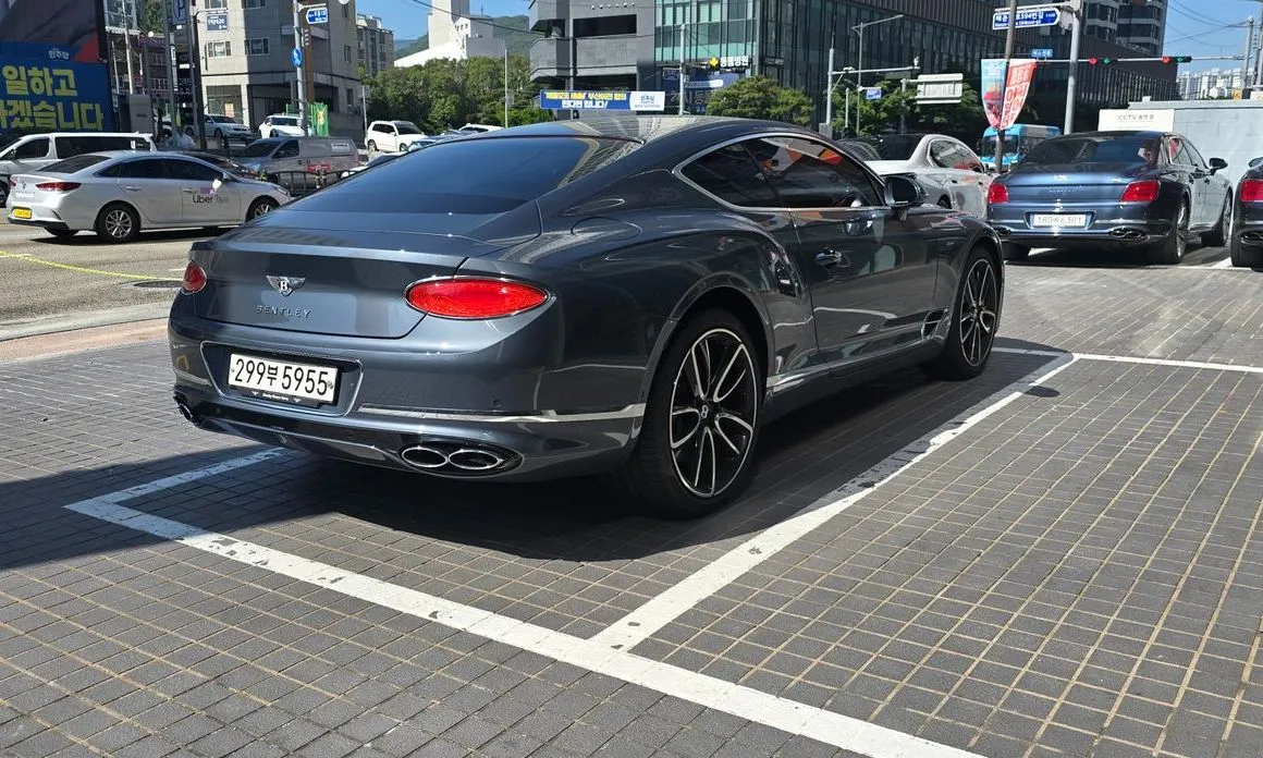 Bentley Continental 2023 из KR, фото 10