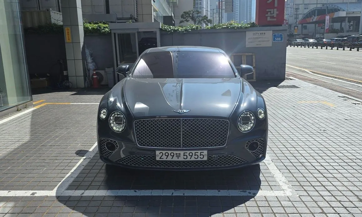 Bentley Continental 2023 из KR, фото 7